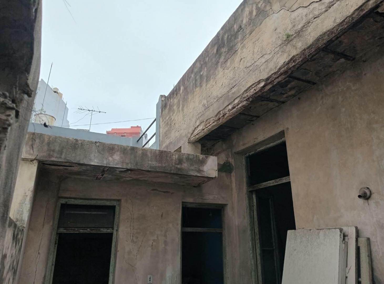 Foto de PH 2 AMBIENTES CON PATIO A RECICLAR – EXCELENTE POTENCIAL – CHACARITA, imagen 3