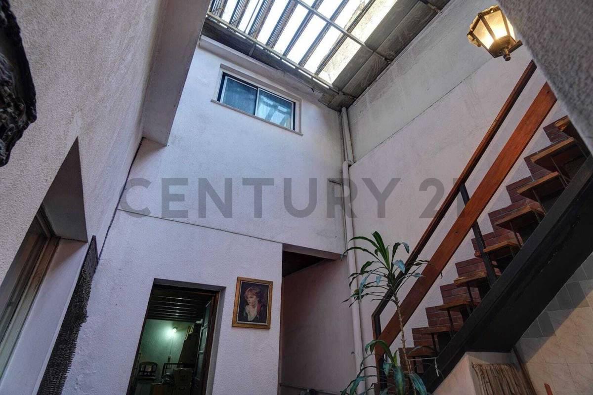 Foto de VENTA CASA MULTIFAMILIAR O FAMILIA NUMEROSA, MUCHA LUZ, BARRIO BOEDO, imagen 2