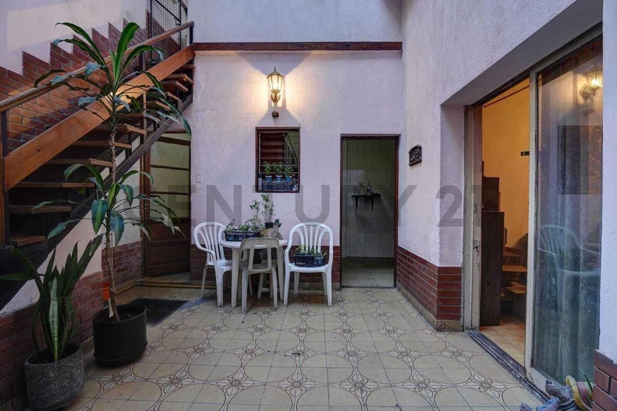 Foto de VENTA CASA MULTIFAMILIAR O FAMILIA NUMEROSA, MUCHA LUZ, BARRIO BOEDO, imagen 1