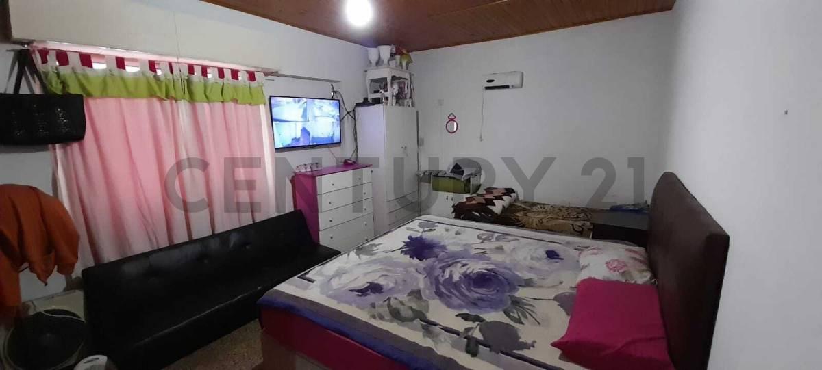 Foto de Venta de pH al frente 2 ambientes con patio, terraza y cochera en Bernal, imagen 1