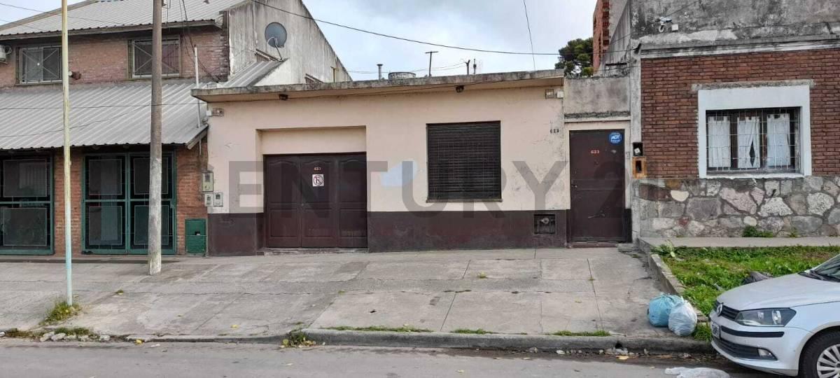 Foto de Venta de pH al frente 2 ambientes con patio, terraza y cochera en Bernal, imagen 3