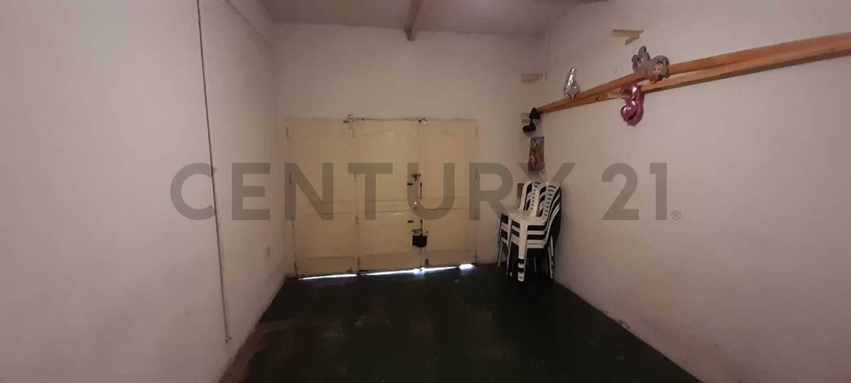 Foto de Venta de pH al frente 2 ambientes con patio, terraza y cochera en Bernal, imagen 2