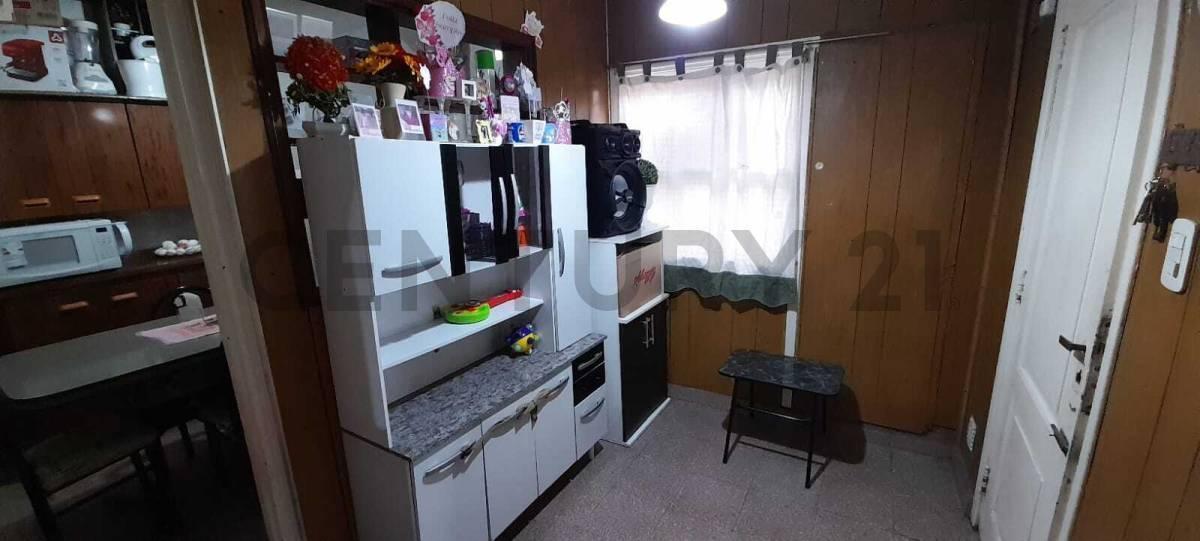 Foto de Venta de pH al frente 2 ambientes con patio, terraza y cochera en Bernal, imagen 5