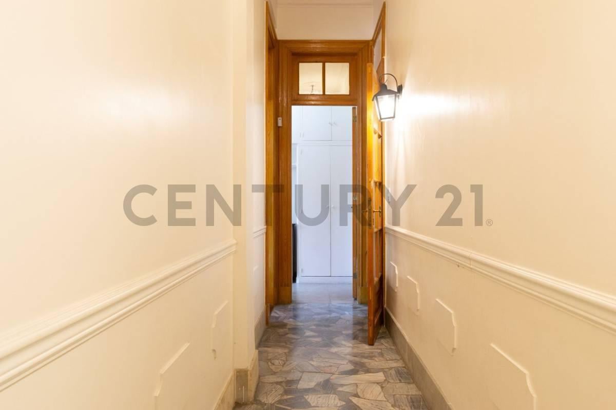 Foto de Venta de departamento 4 ambientes estilo frances en Balvanera, imagen 1