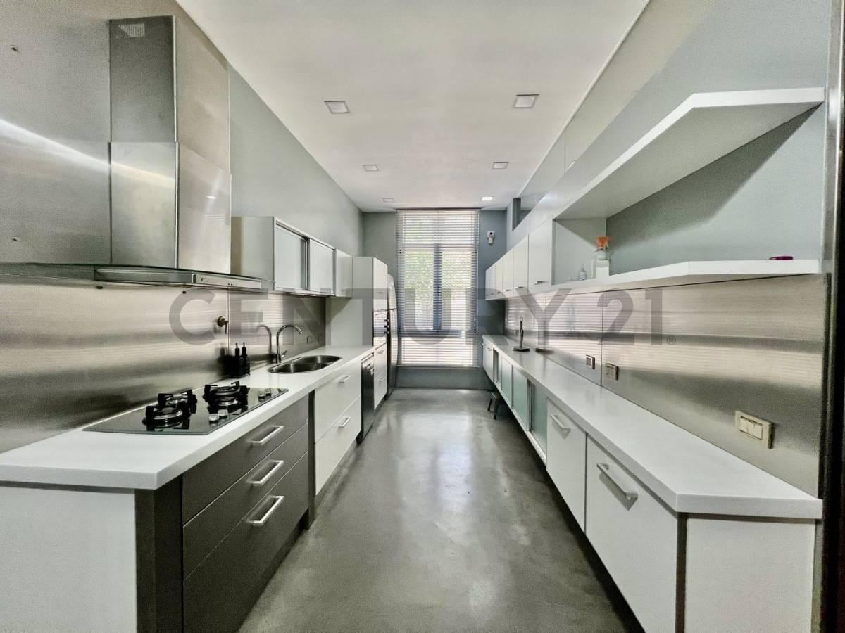 Foto de VENTA CASA DE 6 AMBIENTES-JARDIN-COCHERA-VILLA DEL PARQUE, imagen 2