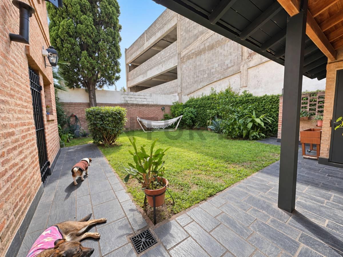 Foto de Casa en venta en la zona mas linda de Ramos Mejía – Amplia Casa Familiar, imagen 3