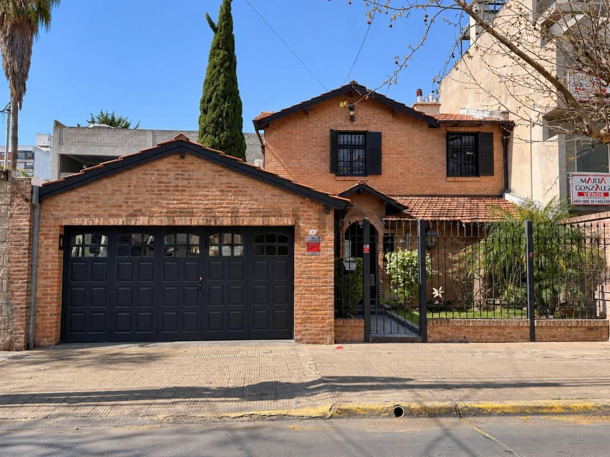 Foto de Casa en venta en la zona mas linda de Ramos Mejía – Amplia Casa Familiar, imagen 1