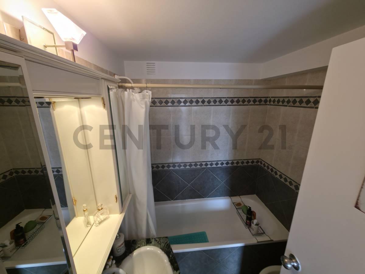 Foto de VENTA-Vista al río, balcón corrido y cochera-3 ambientes en San Isidro, imagen 4