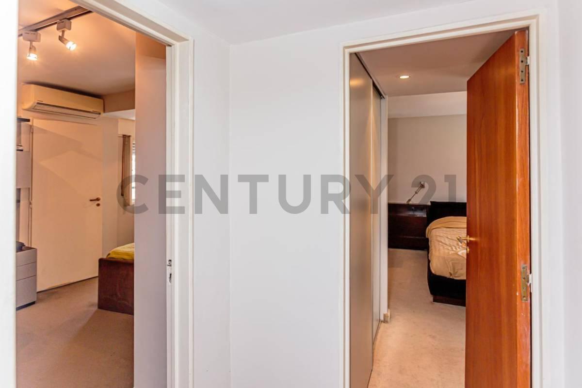 Foto de Hermoso Duplex, 4 dormitorios, escritorio, luminoso, 2 cocheras, al, imagen 4