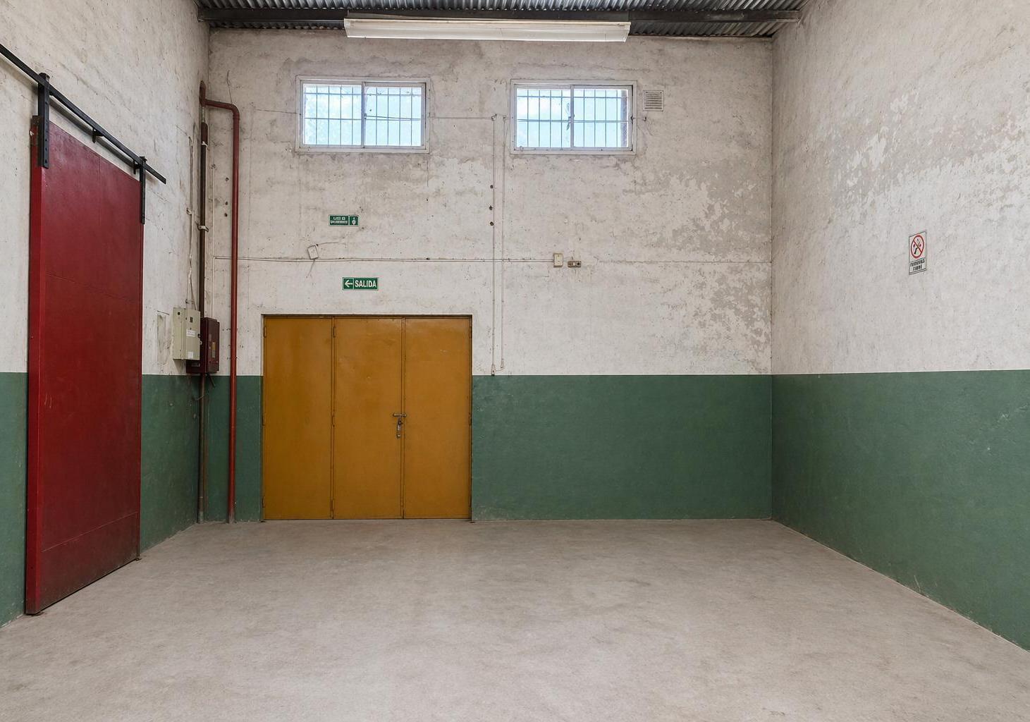 Foto de Venta Deposito o fabrica Inversión Estratégica en Mataderos – Amplio, imagen 3