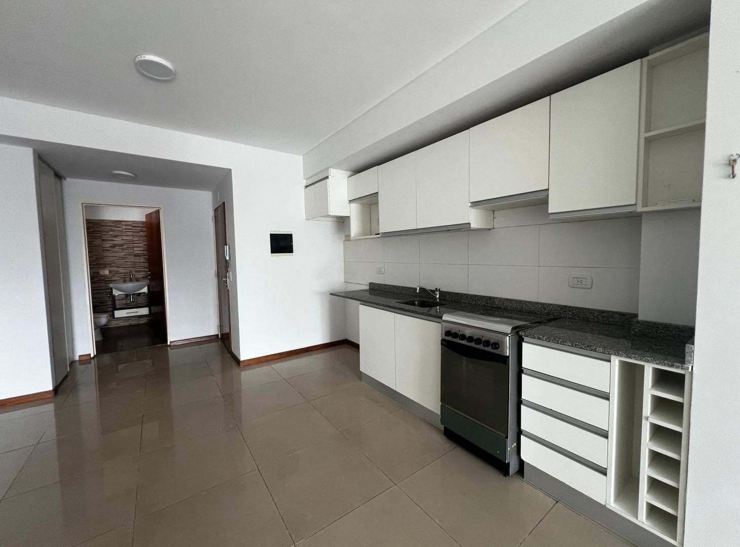 Foto de VENTA Monoambiente DIVISIBLE al frente con Cochera, imagen 4