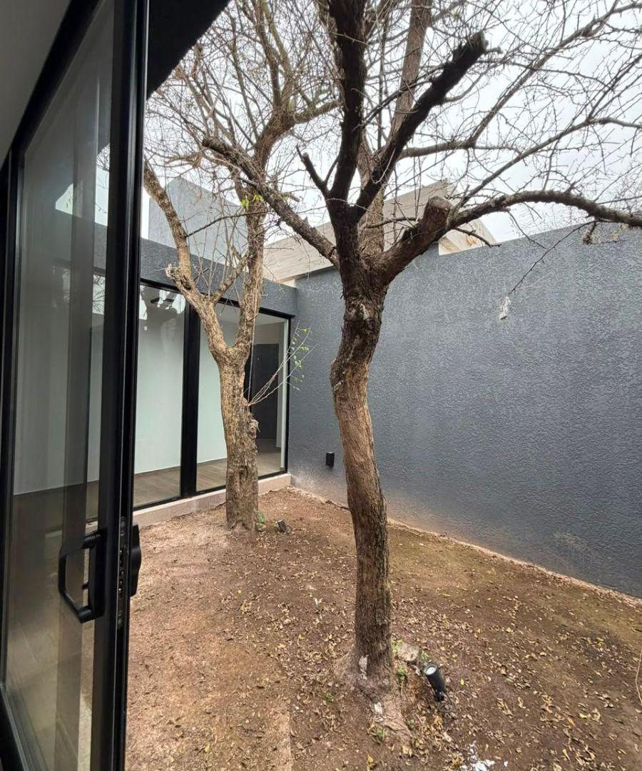 Foto de ESPECTACULAR CASA EN COUNTRY LAS CORZUELAS CON PILETA, imagen 4