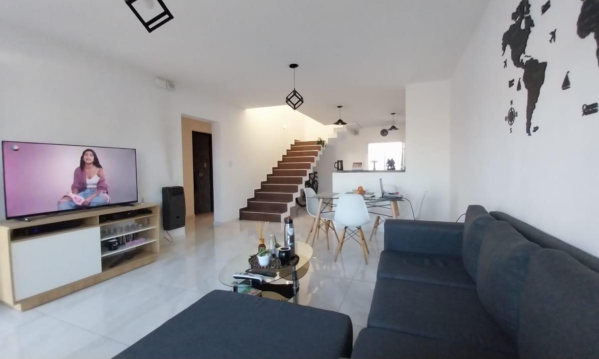 Venta Casa 3 Dorm. - B° Vicor B - Zona Cpc Av Armada Argentina 5