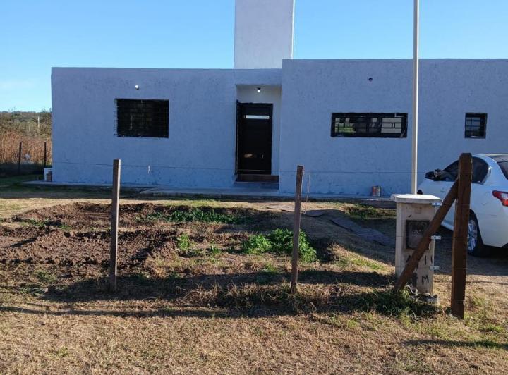 CASA 2 DORMITORIOS E 53 BARRI0 LOMAS DEL CHAÑAR. SOLO 1 AÑO DE ANTIGUEDAD 3