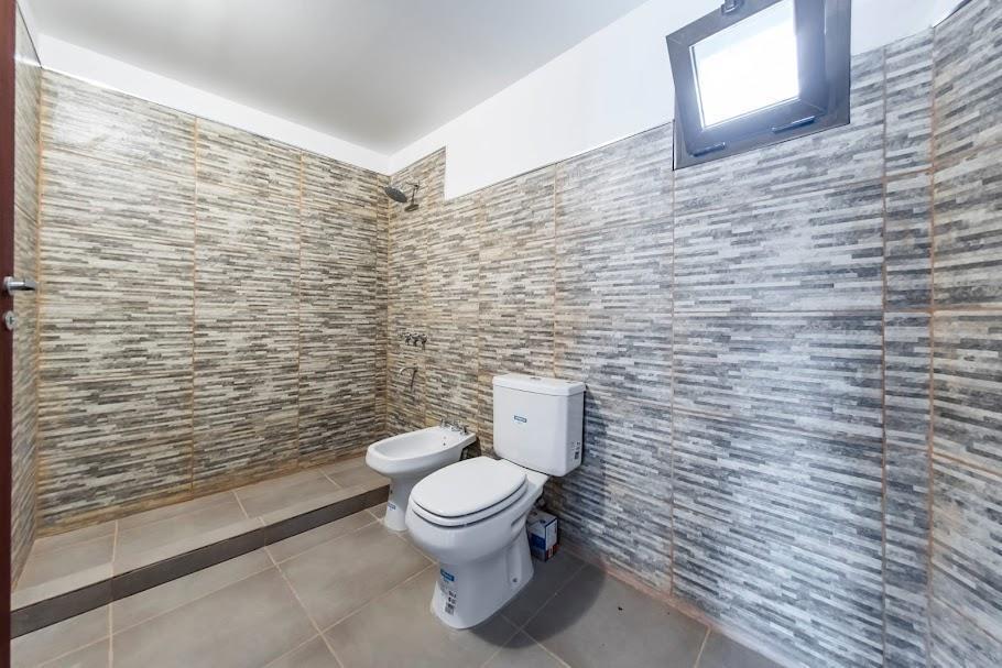 Foto de SE VENDE CASA ESTRENAR 2 DORMITORIOS COCHERA- SALSIPUEDES, imagen 3
