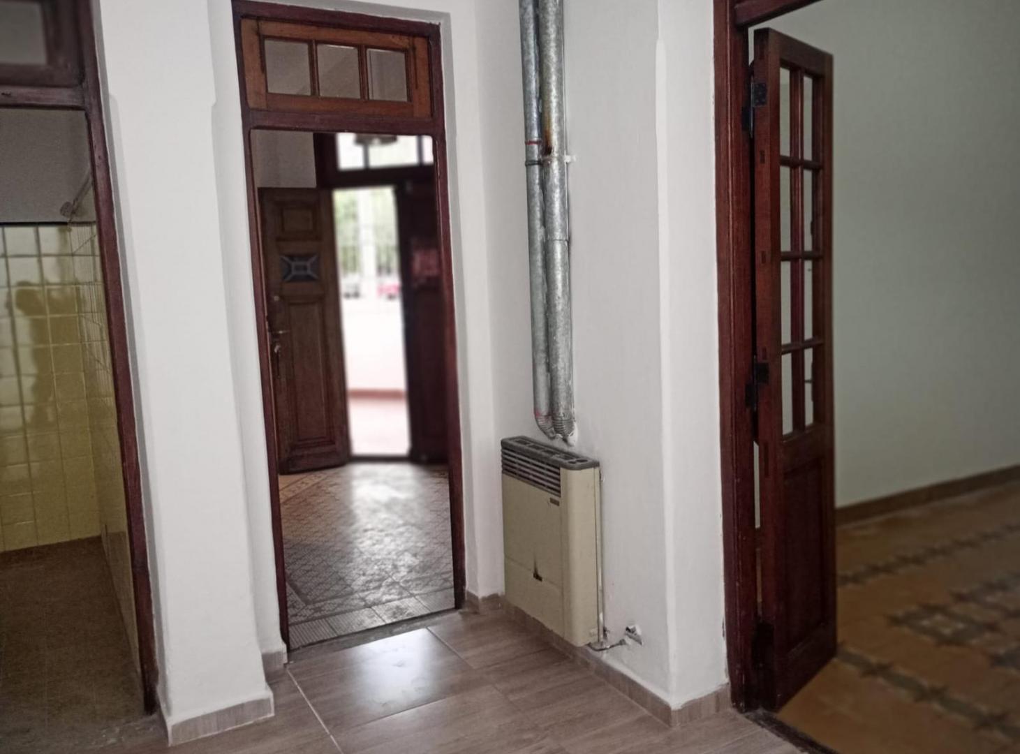 VENTA CASA DE DOS DORMITORIOS SOBRE LA AV. BULNES AL 2400