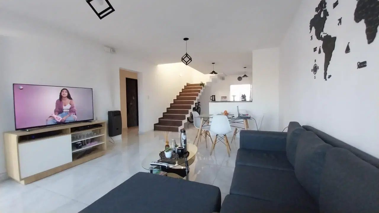 VENTA CASA 3 DORMITORIOS - B° VICOR B - ZONA CPC AV. ARMADA ARGENTINA 3