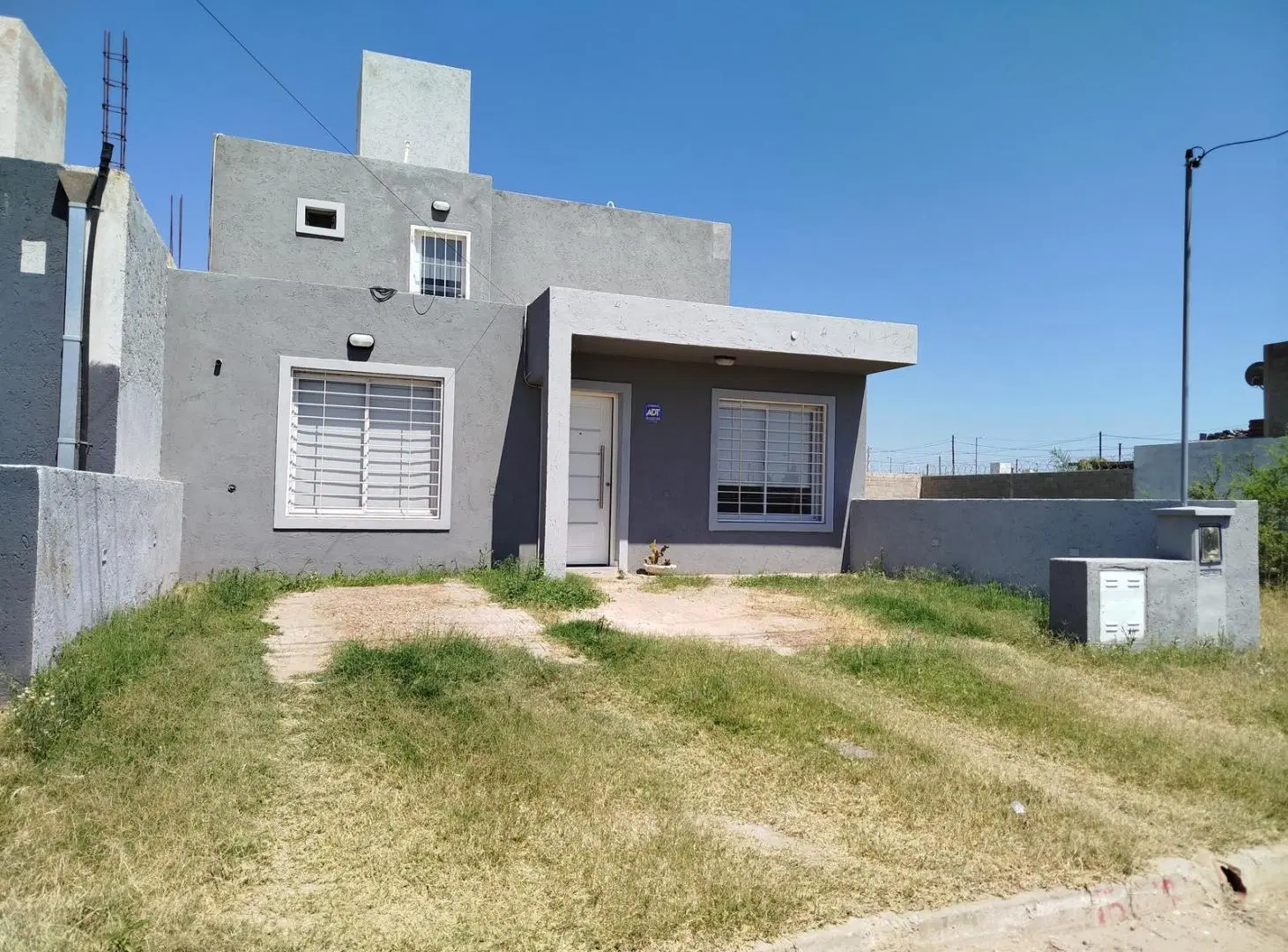 VENTA CASA 3 DORMITORIOS - B° VICOR B - ZONA CPC AV. ARMADA ARGENTINA 4