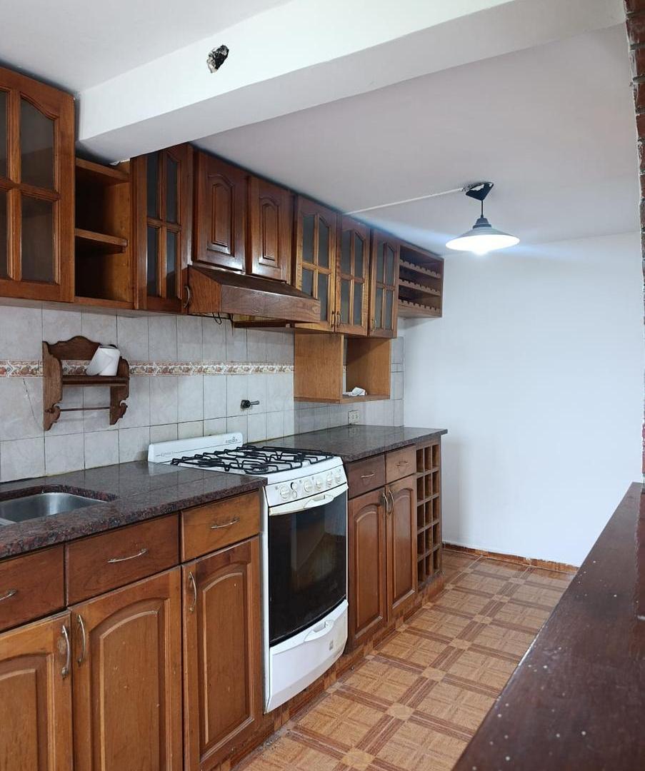 Foto de VENTA Casa 2 DORMITORIOS COCHERA PATIO Y QUINCHO 20 DE JUNIO, imagen 5