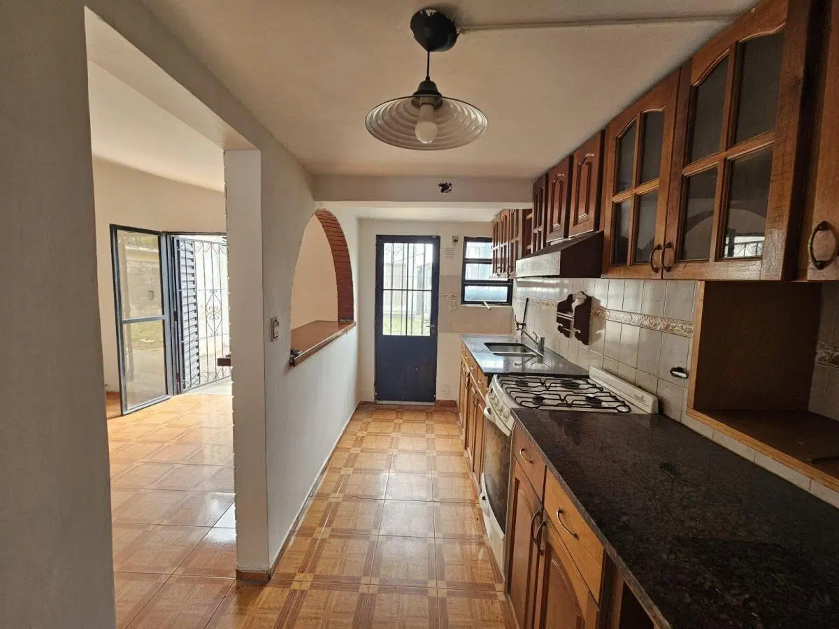 VENTA Casa 2 DORMITORIOS COCHERA PATIO Y QUINCHO 20 DE JUNIO 3