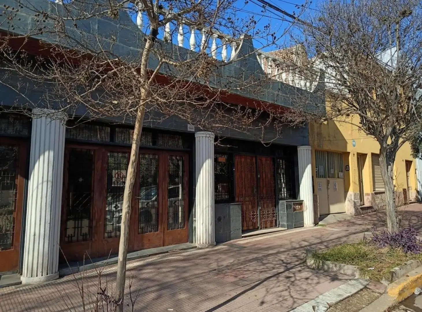 SE VENDE CASA 4 DORMITORIOS 2 COCHERAS B° PASO DE LOS ANDES 2