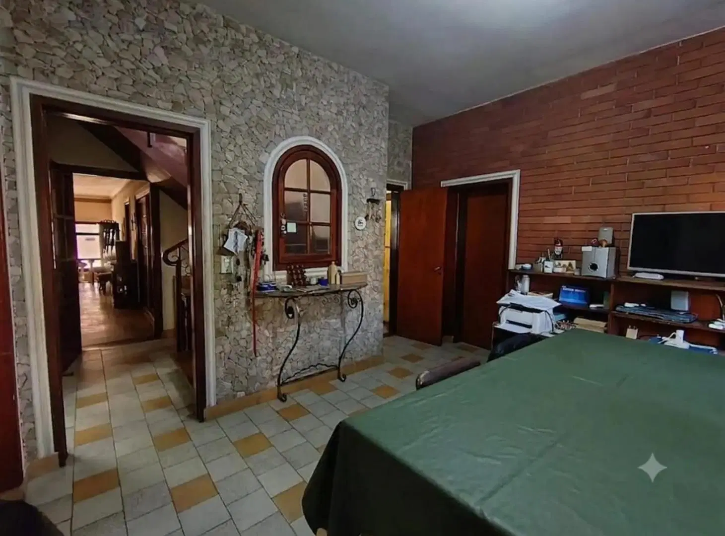 SE VENDE CASA 4 DORMITORIOS 2 COCHERAS B° PASO DE LOS ANDES 5