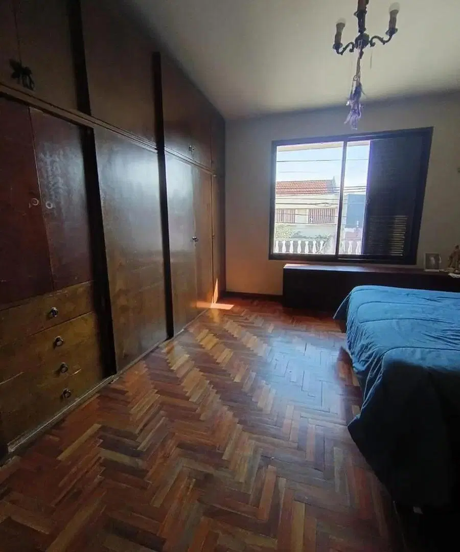 SE VENDE CASA 4 DORMITORIOS 2 COCHERAS B° PASO DE LOS ANDES 1
