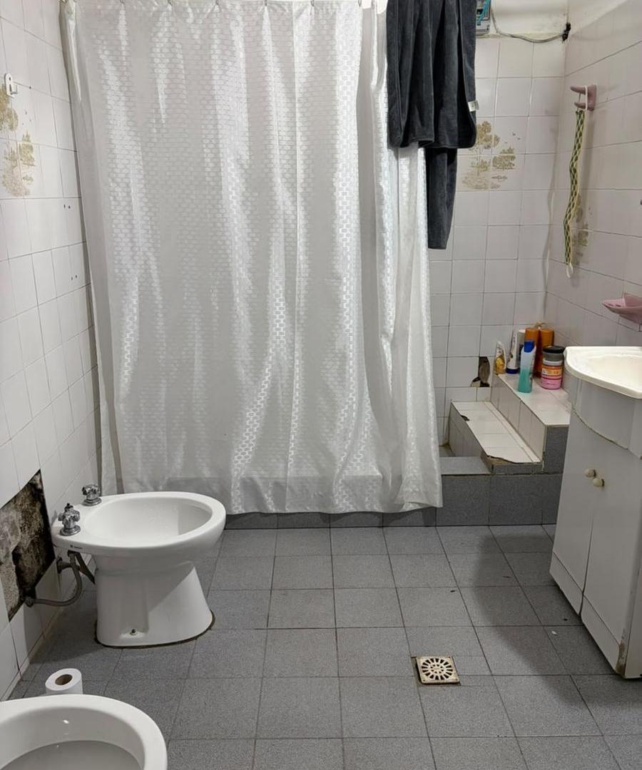 Foto de VENTA CASA 2 DORMITORIOS A RECICLAR, imagen 1