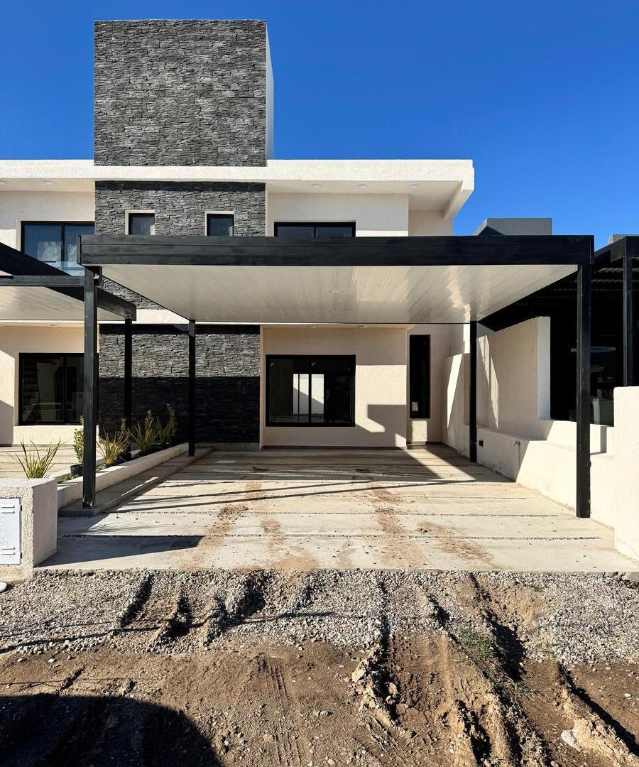 Foto de VENTA DUPLEX 3 DORMITORIOS COCHERA DOBLE DOCTA BOULEVARD, CORDOBA, imagen 1