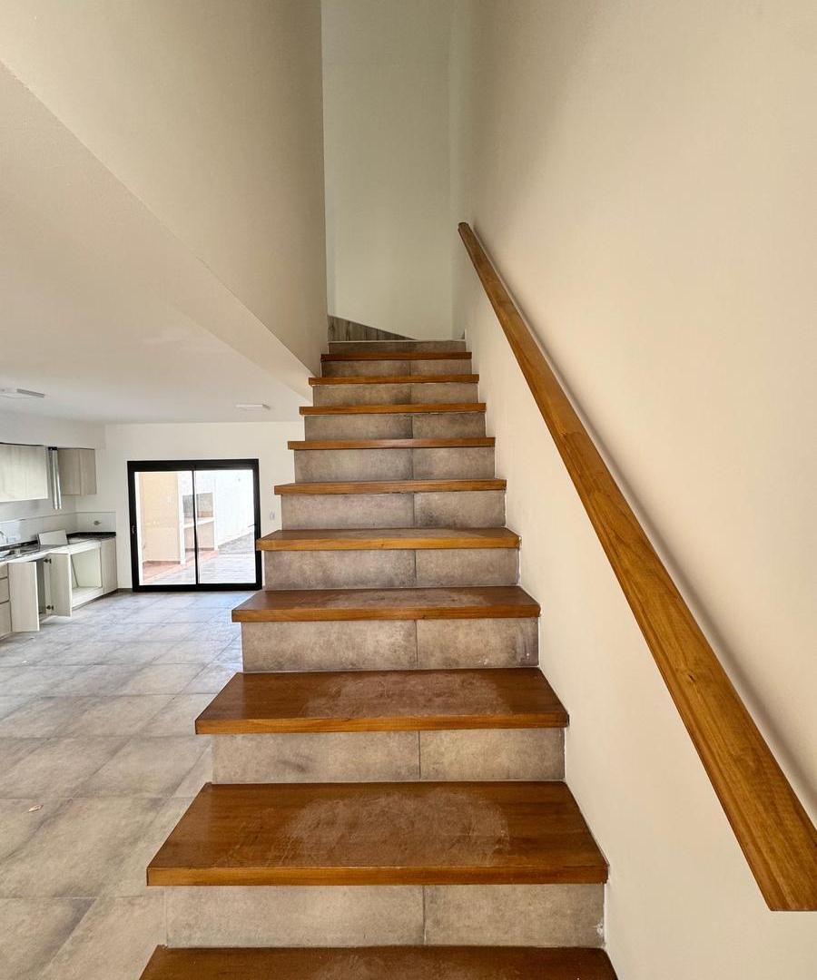 Foto de VENTA DUPLEX 3 DORMITORIOS COCHERA DOBLE DOCTA BOULEVARD, CORDOBA, imagen 2