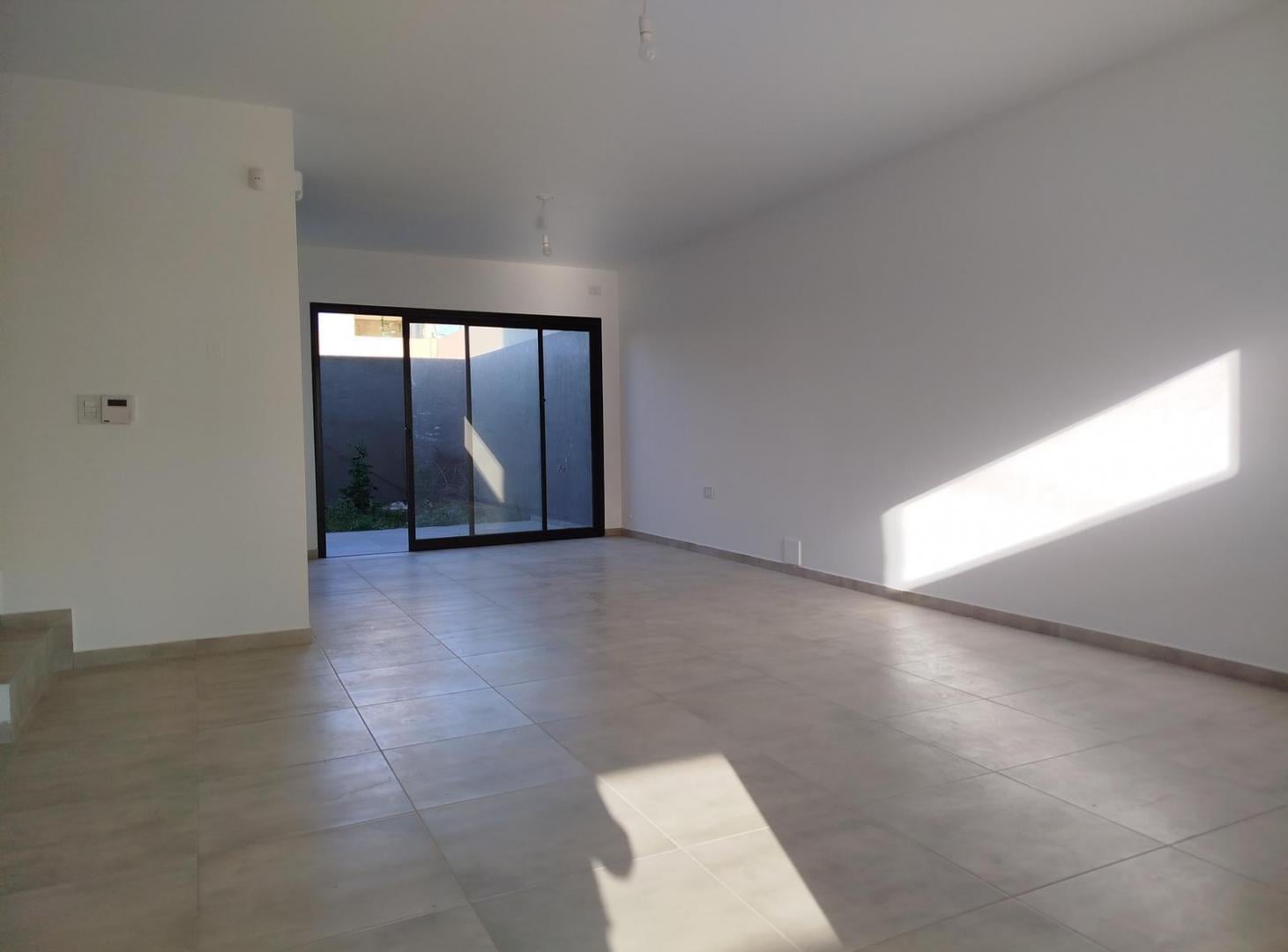 Foto de VENTA DUPLEX 3 DORMITORIOS Y COCHERA DOBLE A ESTRENAR!!! - RINCONES DE, imagen 2