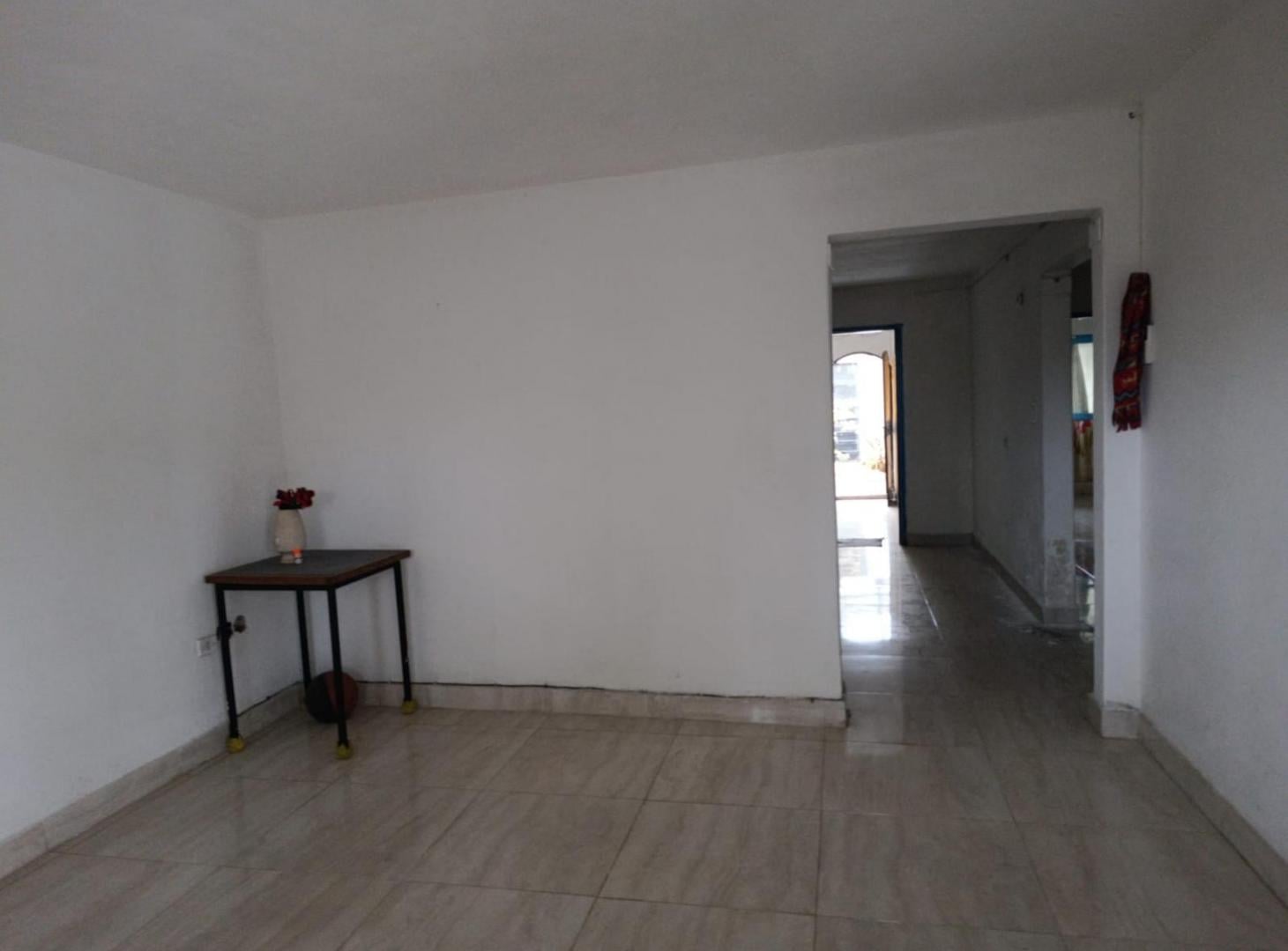 Foto de VENTA ACSA 2 DORMITORIOS, COCHERA, PATIO, AMPLIACION RESIDENCIAL, imagen 3