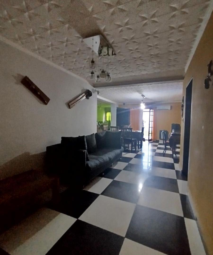 Foto de VENTA CASA DE 2 DORM 2 BAÑOS COCHERA Y PATIO, imagen 2
