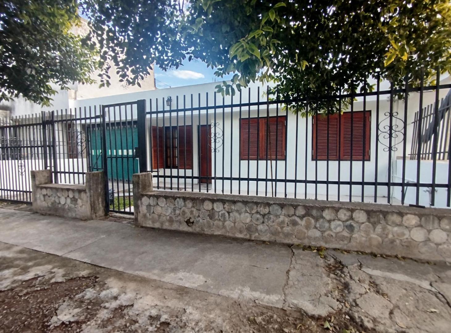 Foto de VENTA CASA DE 2 DORM 2 BAÑOS COCHERA Y PATIO, imagen 3