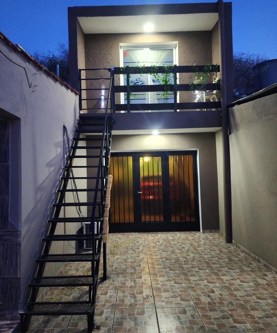 Foto de VENTA CASA 3 DORM 1 BAÑO - DPTO DE 1 DORM PA - QUINCHO ASADOR COCHERA, imagen 2
