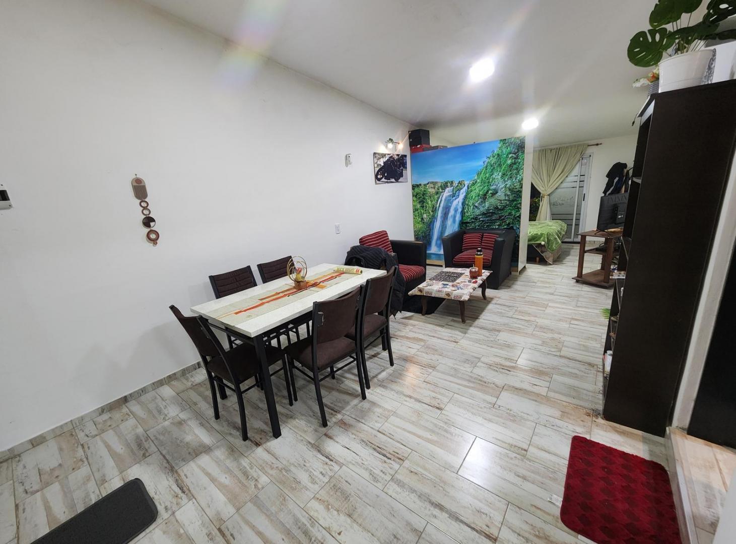 Foto de VENTA CASA 3 DORM 1 BAÑO - DPTO DE 1 DORM PA - QUINCHO ASADOR COCHERA, imagen 3