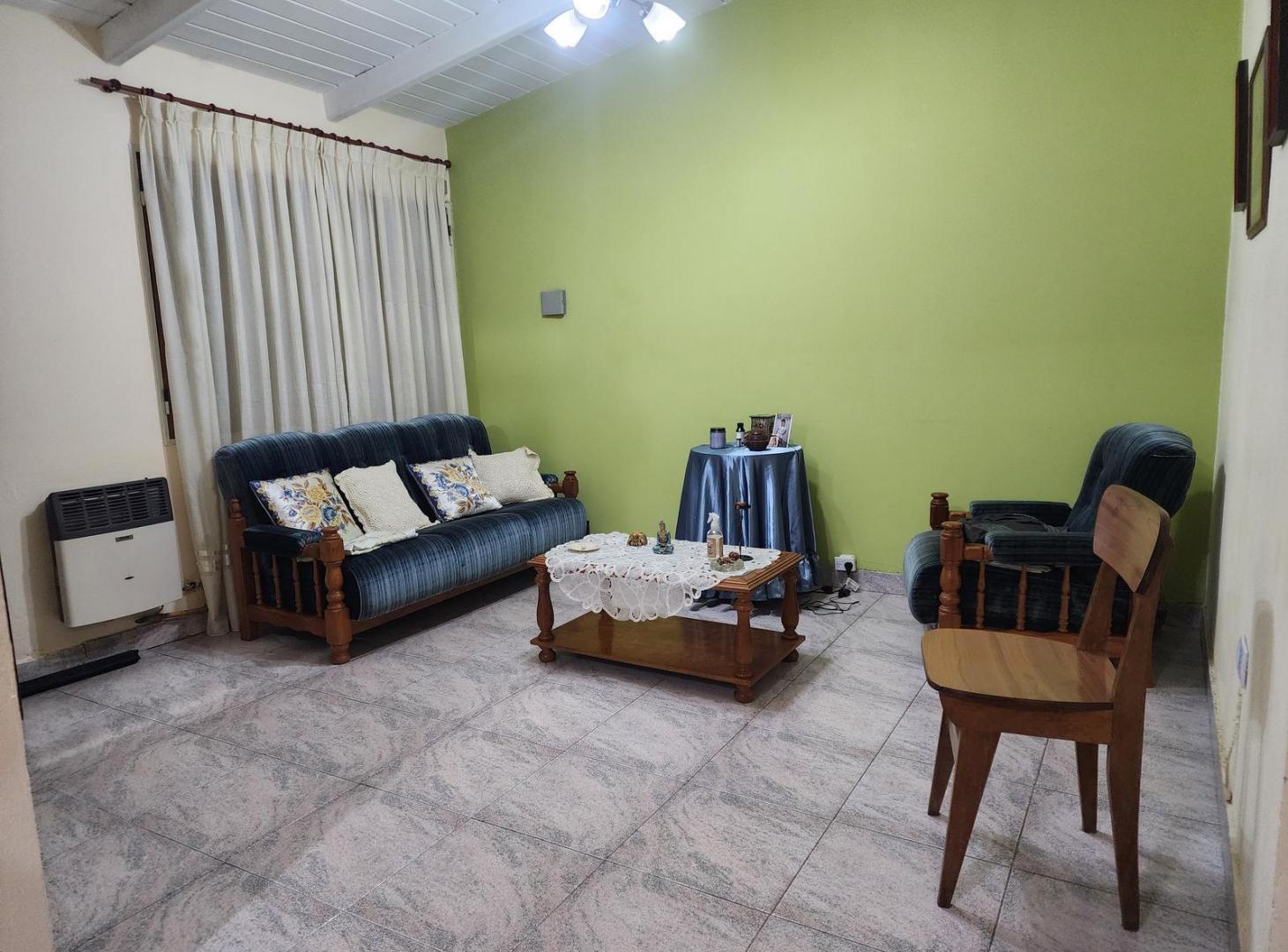 Foto de VENTA CASA 3 DORM 1 BAÑO - DPTO DE 1 DORM PA - QUINCHO ASADOR COCHERA, imagen 5