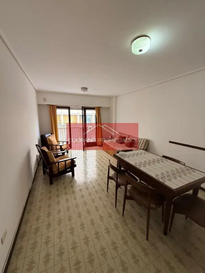 Tu refugio en Zona IV: Funcionalidad y Ubicacion Estrategica en Edificio Cristal 5