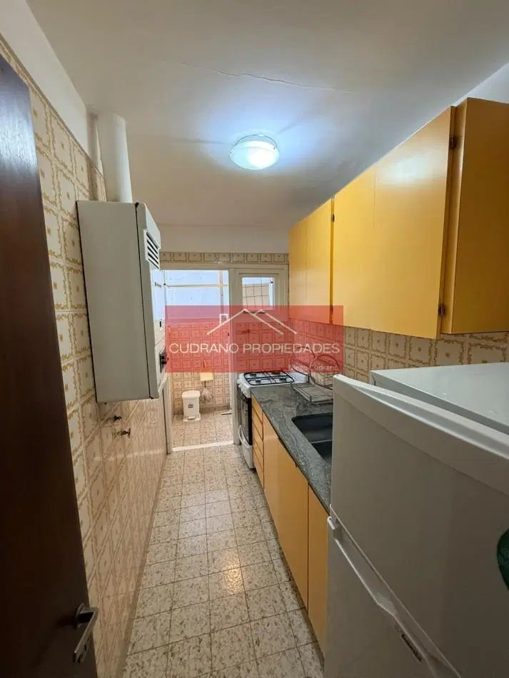 Tu refugio en Zona IV: Funcionalidad y Ubicacion Estrategica en Edificio Cristal 4