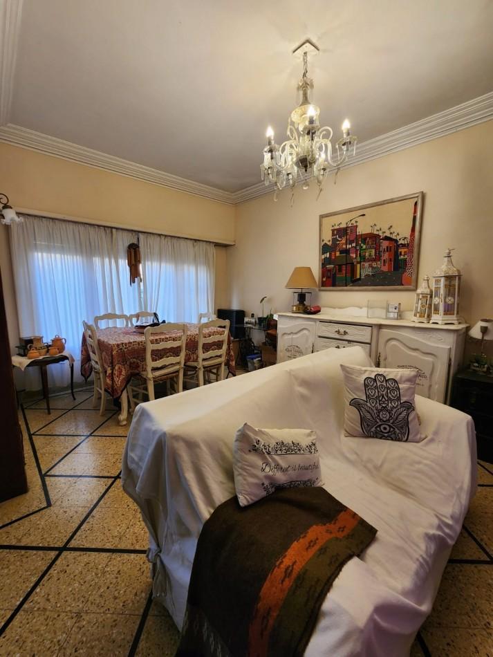 Foto de Excepcional Chalet de 5 Ambientes en Zona Privilegiada de Miramar, imagen 2