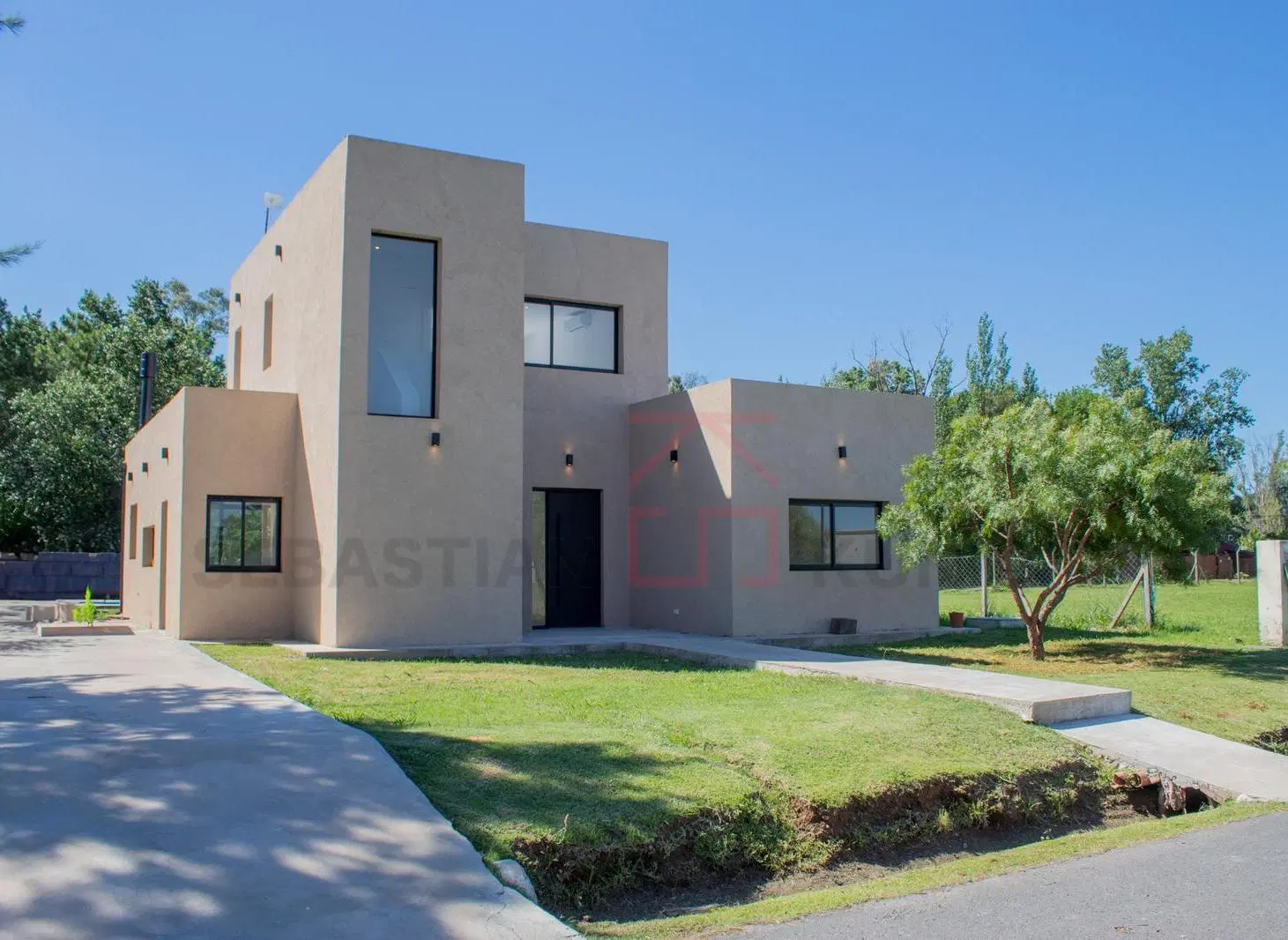 Casa en lote Perimetral en Bº Cerrado El Ensueño 1