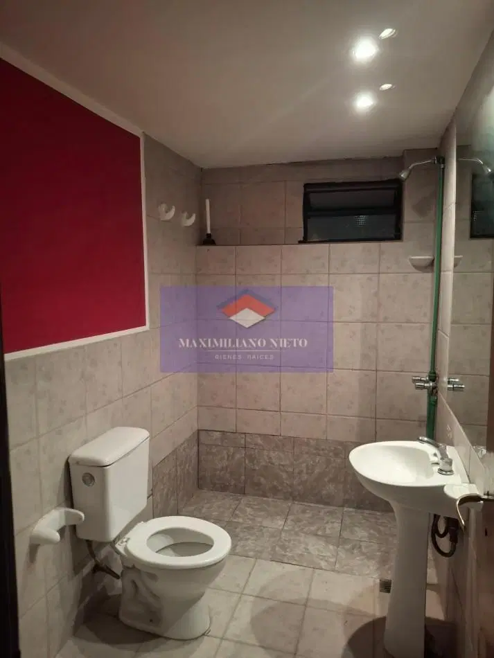 AMPLIO LOCAL COMERCIAL CON VIVIENDA PEQUEÑA 5