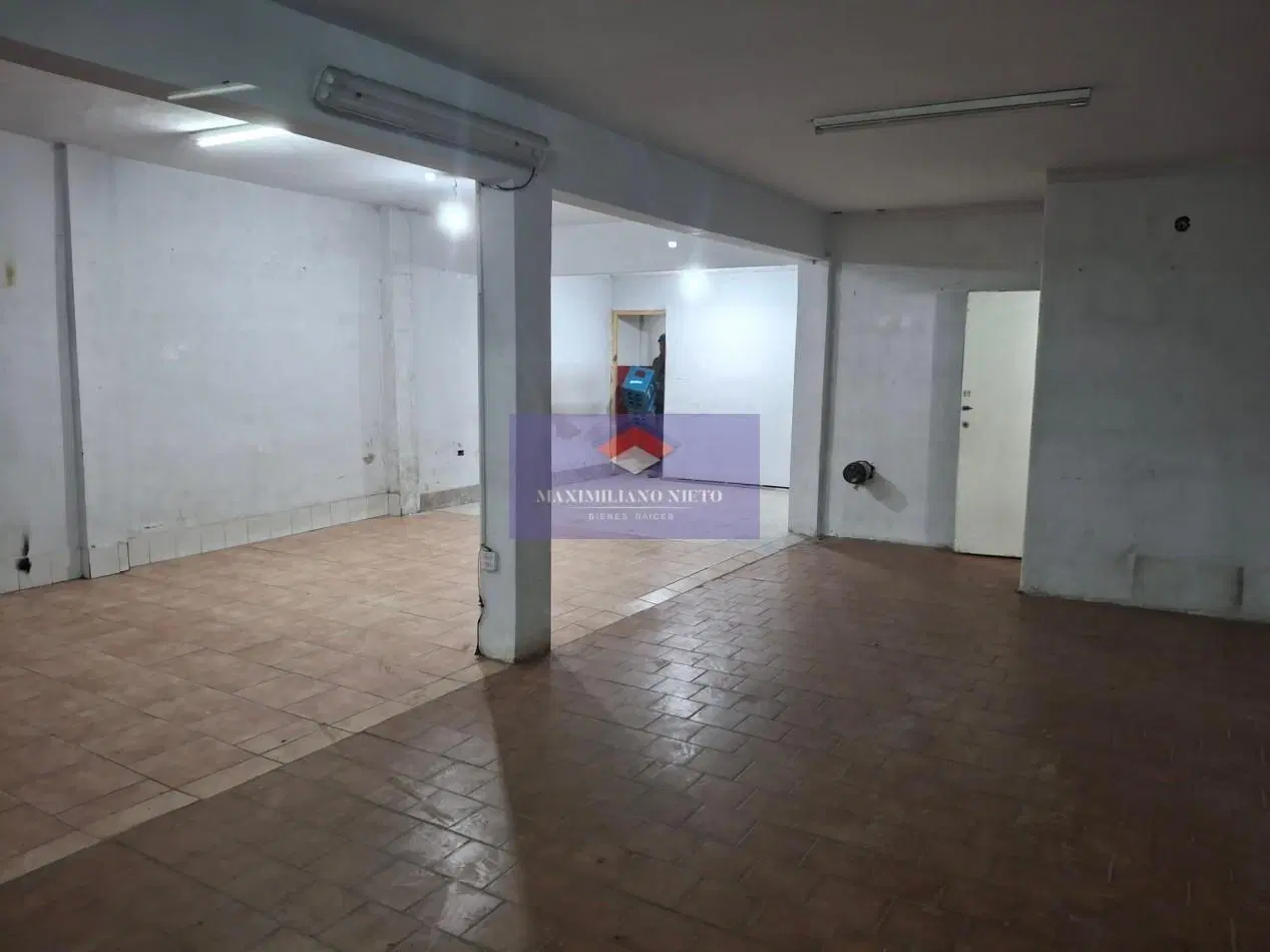 AMPLIO LOCAL COMERCIAL CON VIVIENDA PEQUEÑA 2
