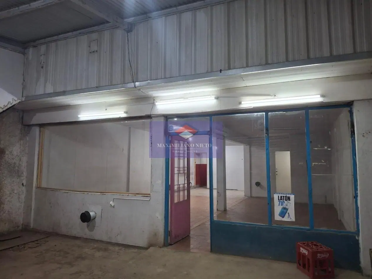 AMPLIO LOCAL COMERCIAL CON VIVIENDA PEQUEÑA 4