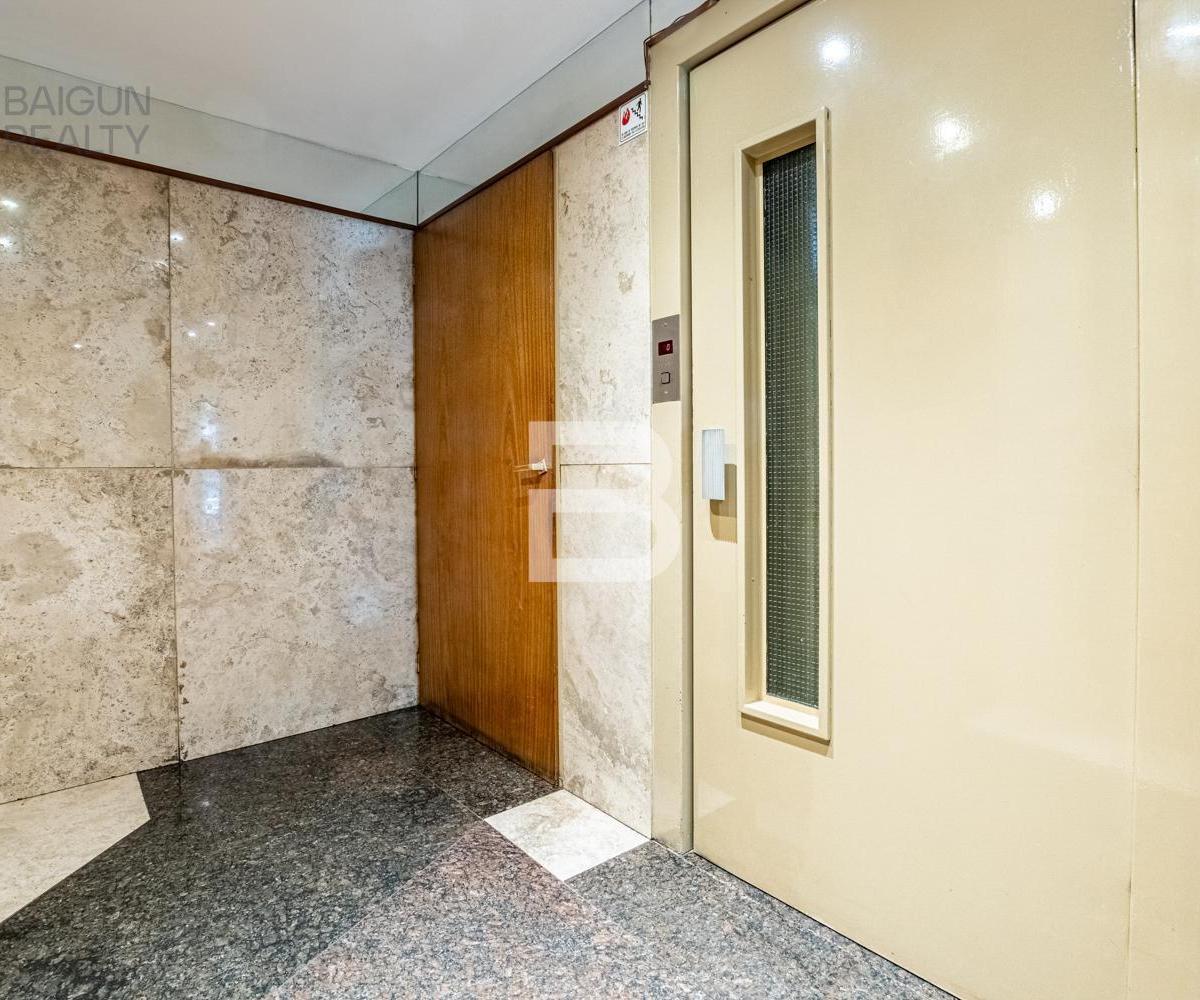 Departamento de 5 Ambientes con Cochera y Baulera en Venta en Caballito 4