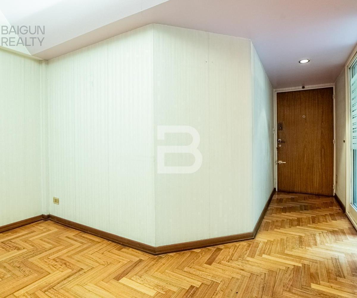 Departamento de 5 Ambientes con Cochera y Baulera en Venta en Caballito 3