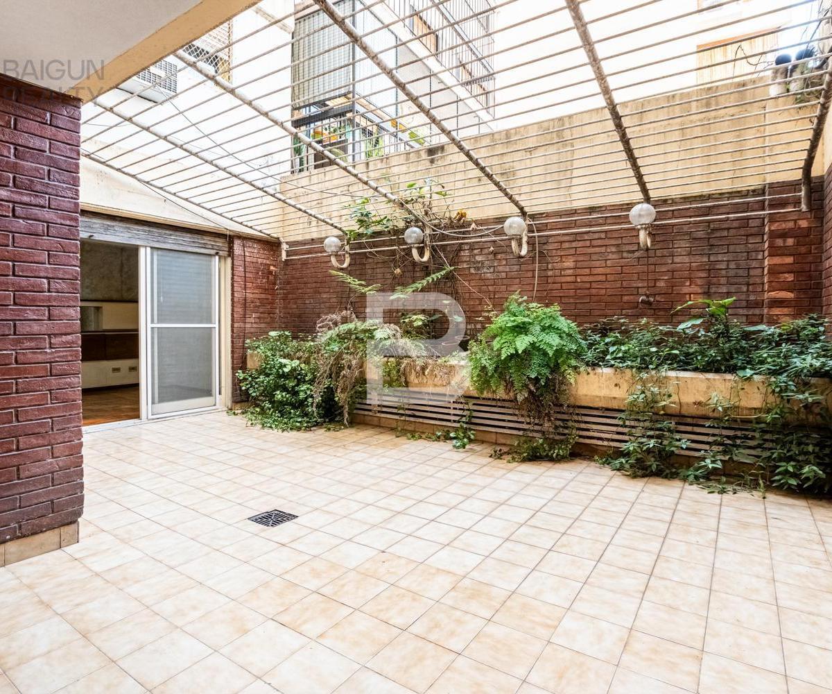 Departamento de 5 Ambientes con Cochera y Baulera en Venta en Caballito 1