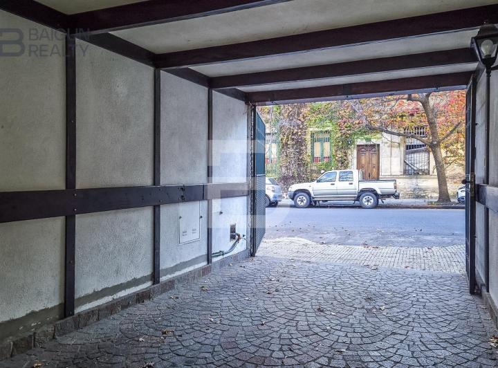 Casa de 6 ambientes con cochera, patio y terraza en venta en Colegiales 1