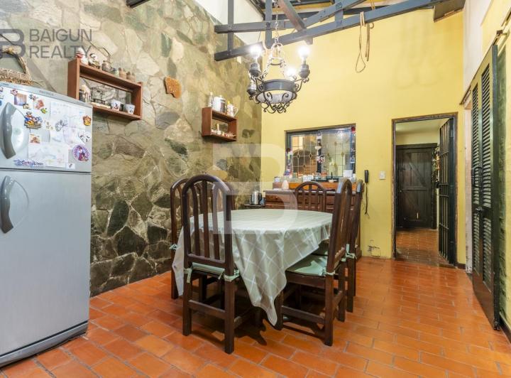 Casa de 6 ambientes con cochera, patio y terraza en venta en Colegiales 3