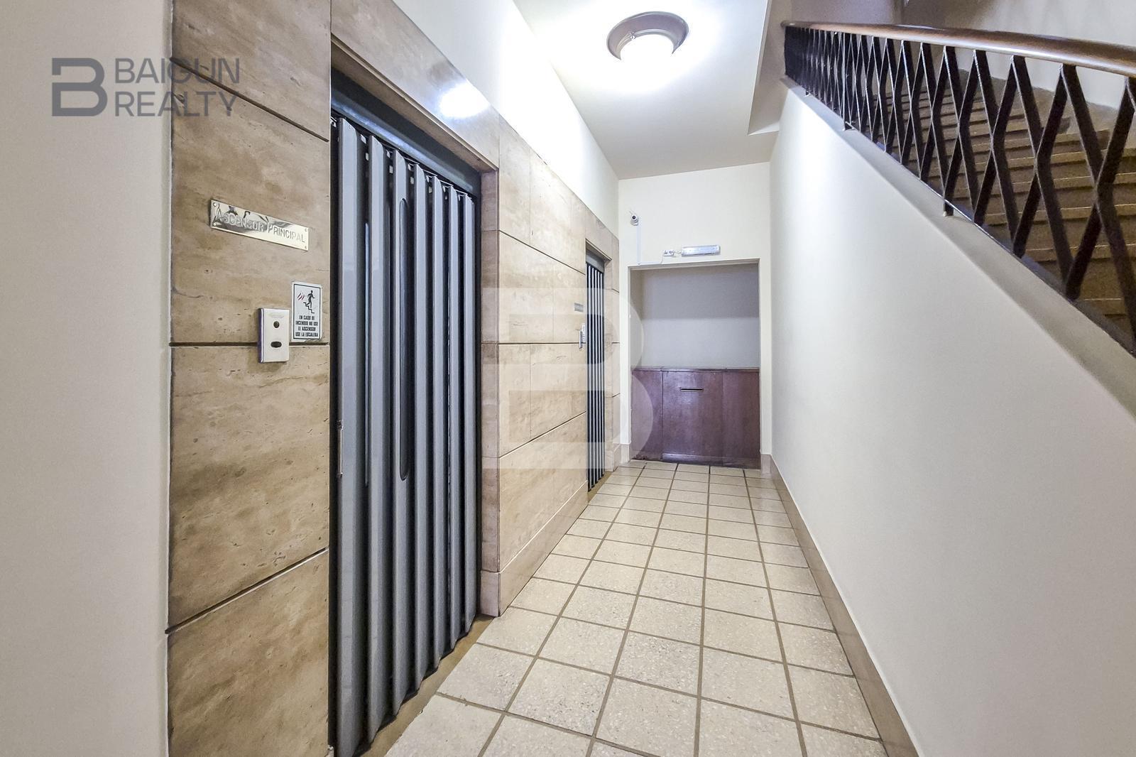 Departamento de 4 ambientes con dependencia, patio y balcón terraza en venta en Almagro